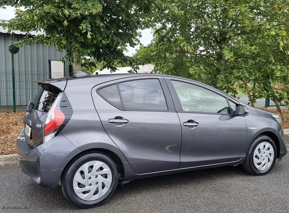 2019 Toyota Aqua – photo 10