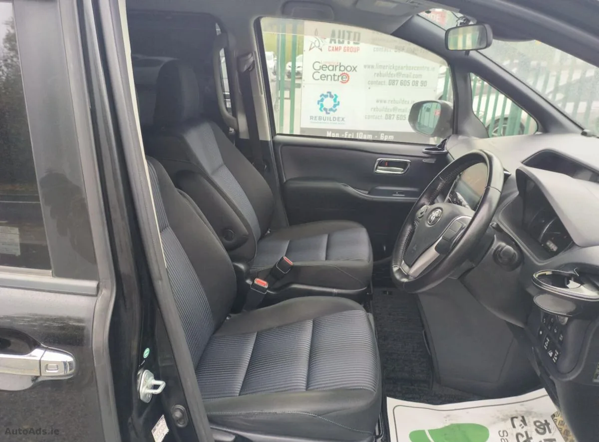 2016 Toyota Voxy – photo 14