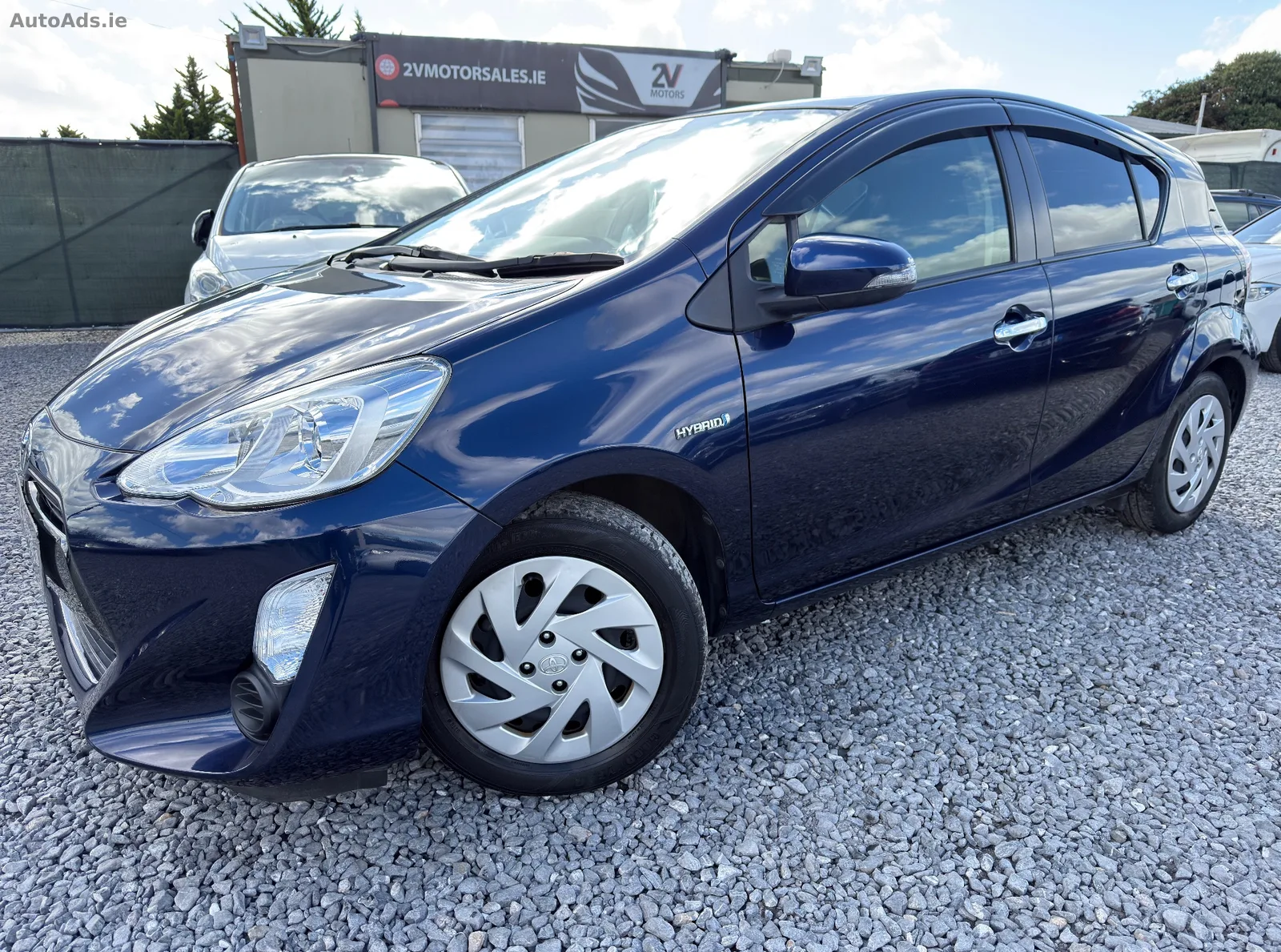 2016 Toyota Aqua – photo 2