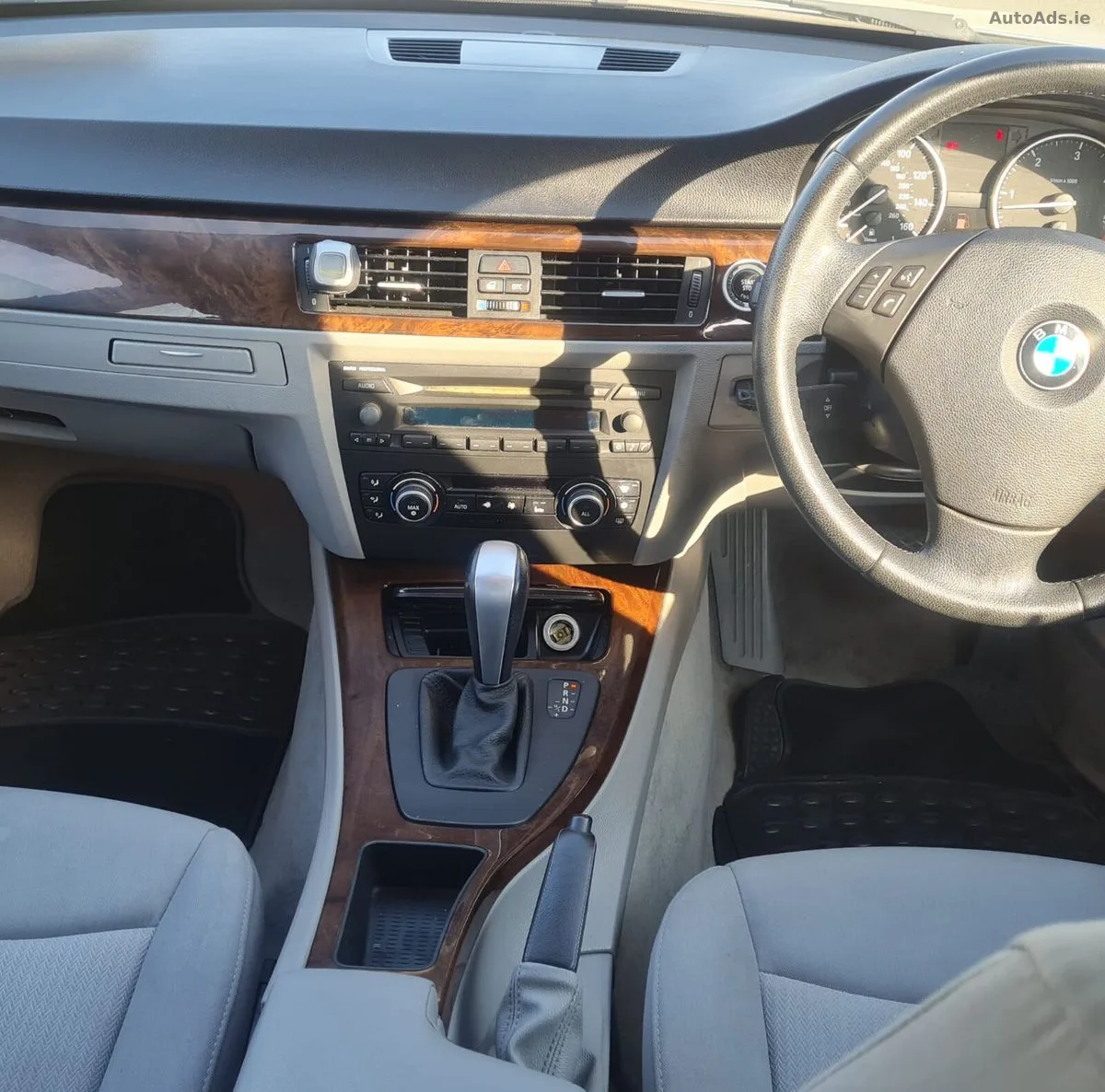 2010 BMW 3-Series – photo 6