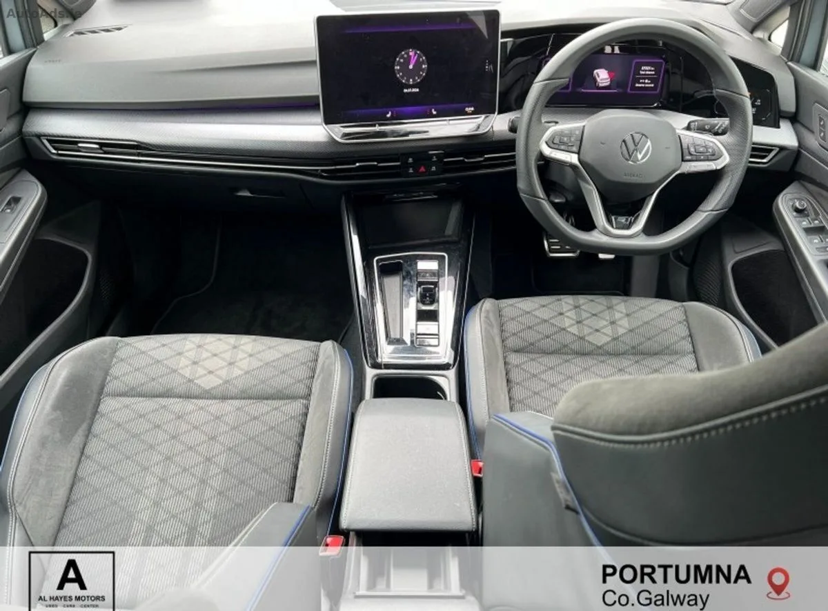 2025 Volkswagen Golf – photo 2