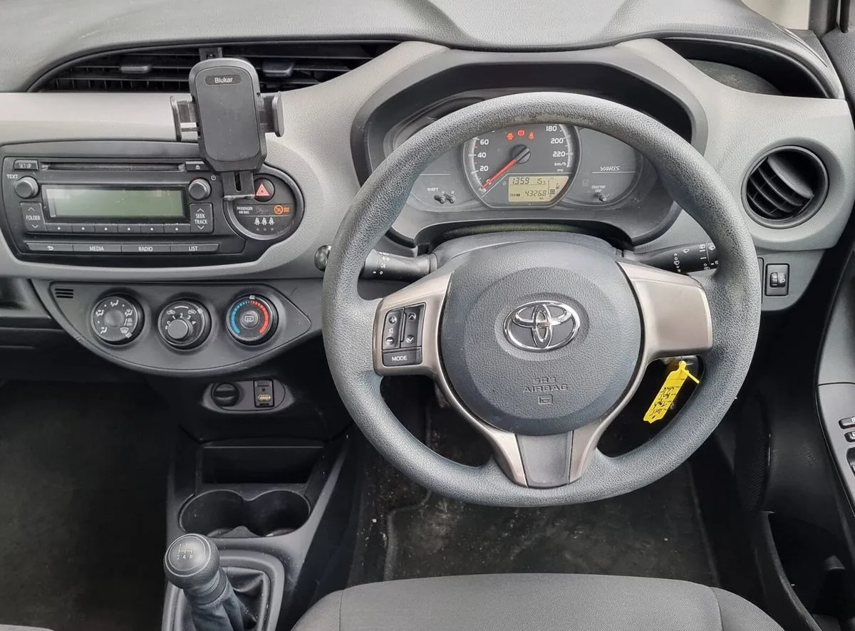 2015 Toyota Yaris – photo 14