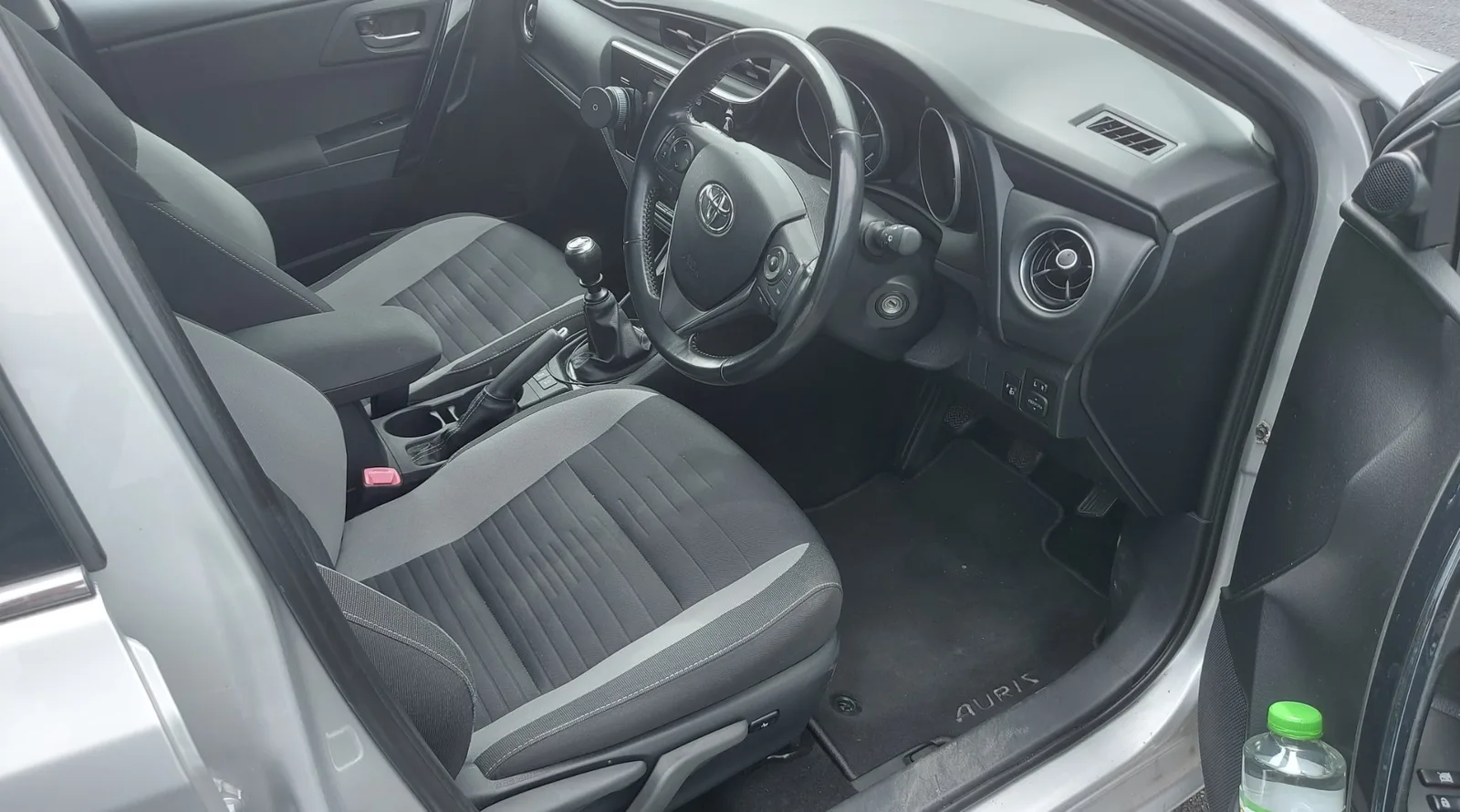 2016 Toyota Auris – photo 2