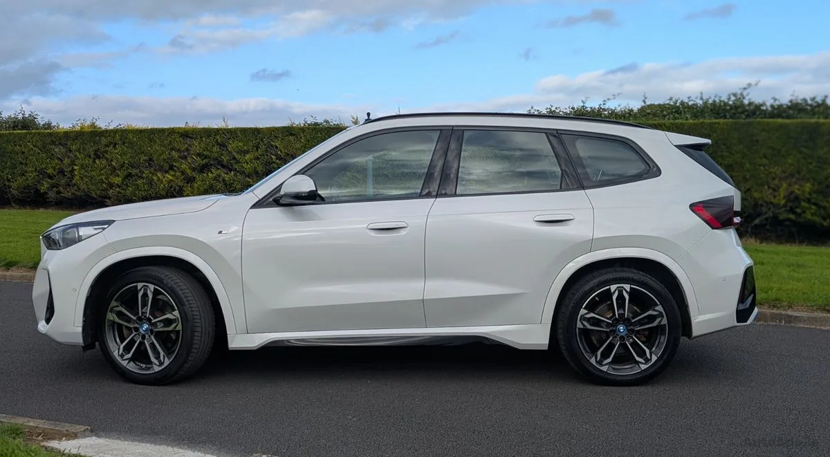 2023 BMW iX1 – photo 12