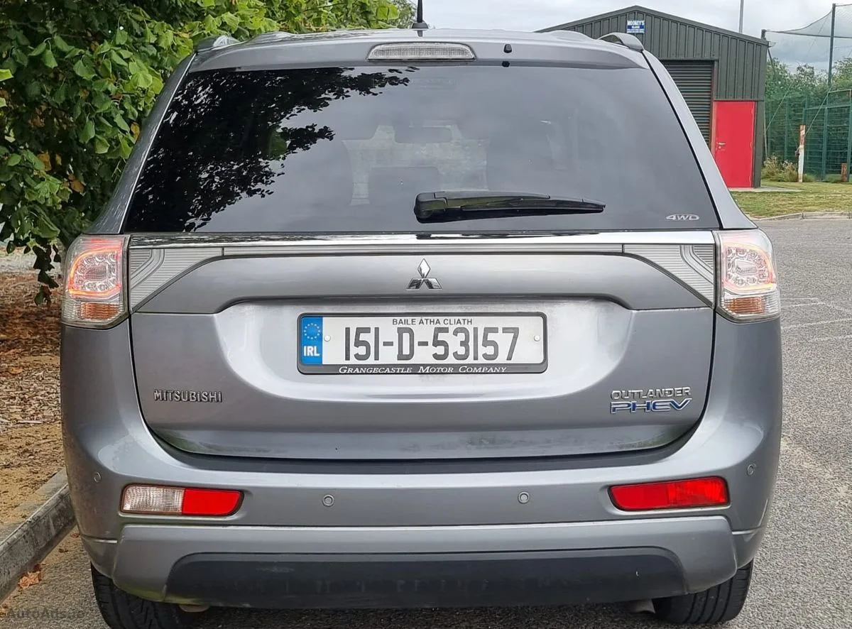 2015 Mitsubishi Outlander – photo 2