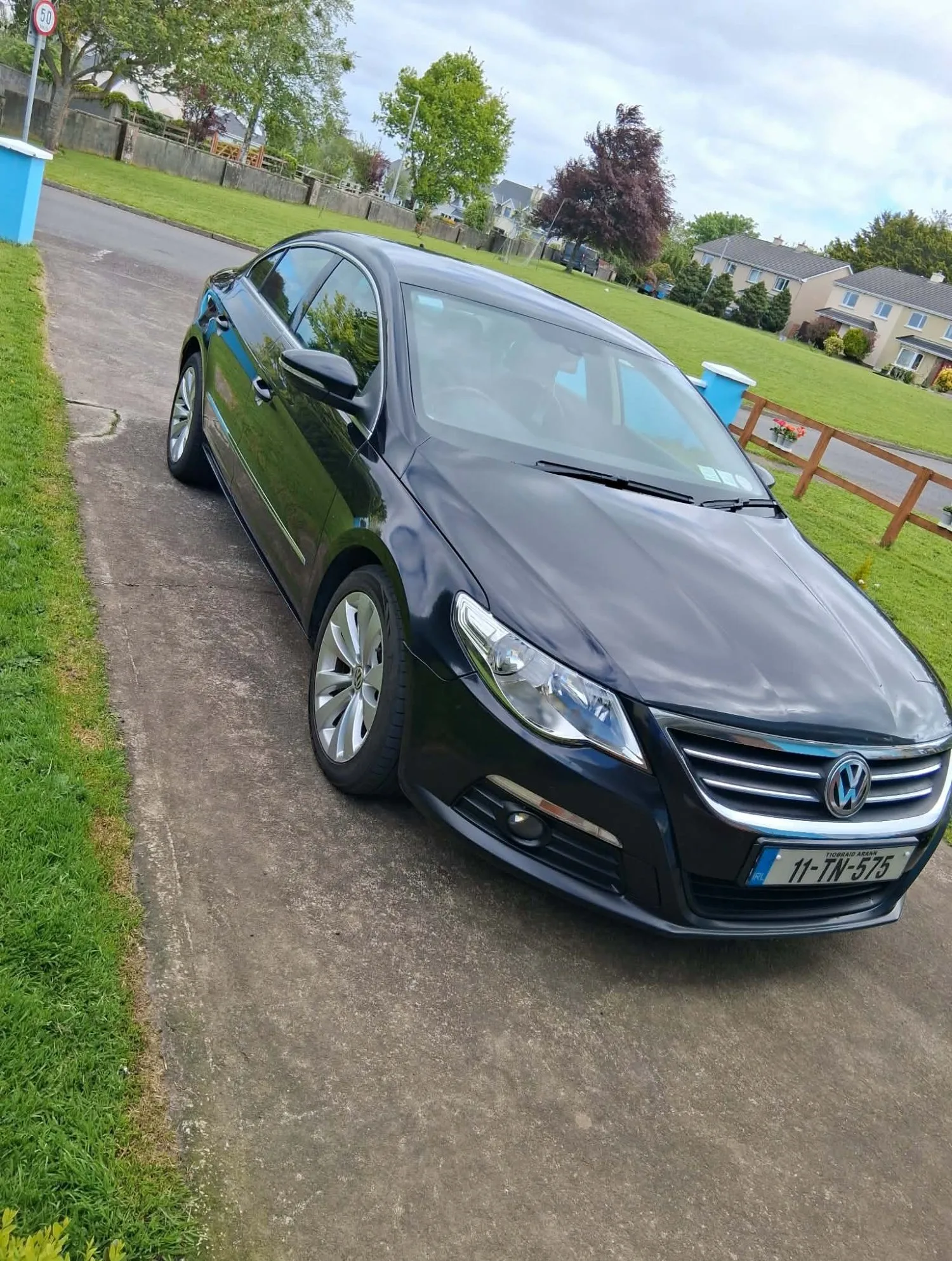 2011 Volkswagen Passat – photo 1