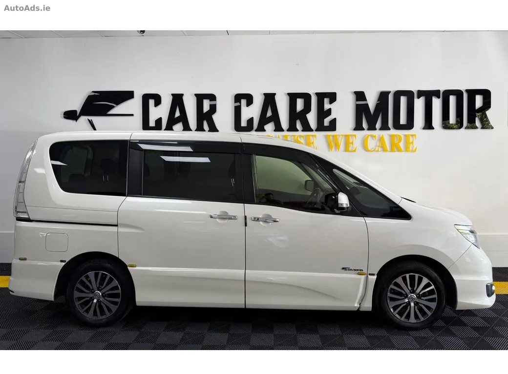 2015 Nissan Serena – photo 3