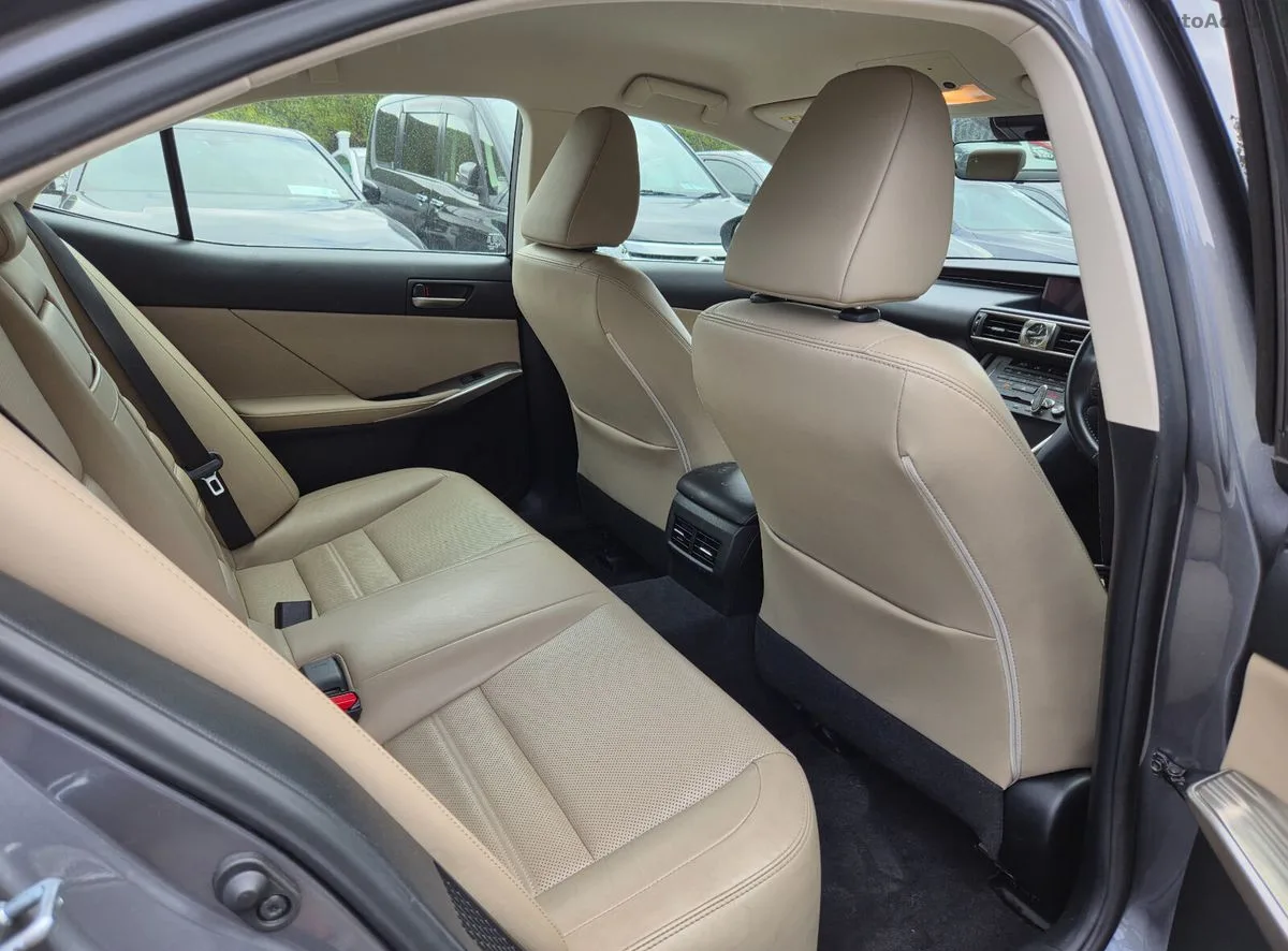 2020 Lexus IS – photo 8