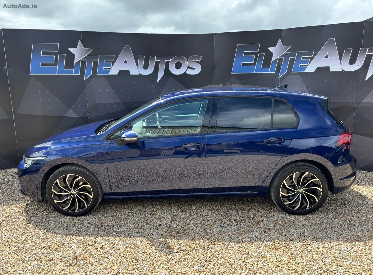 2024 Volkswagen Golf – photo 2