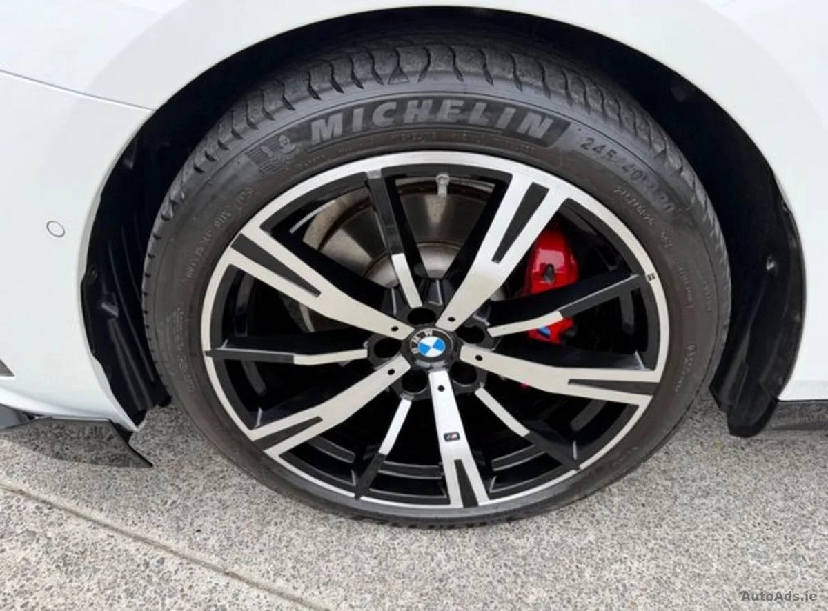 2025 BMW 5-Series – photo 10