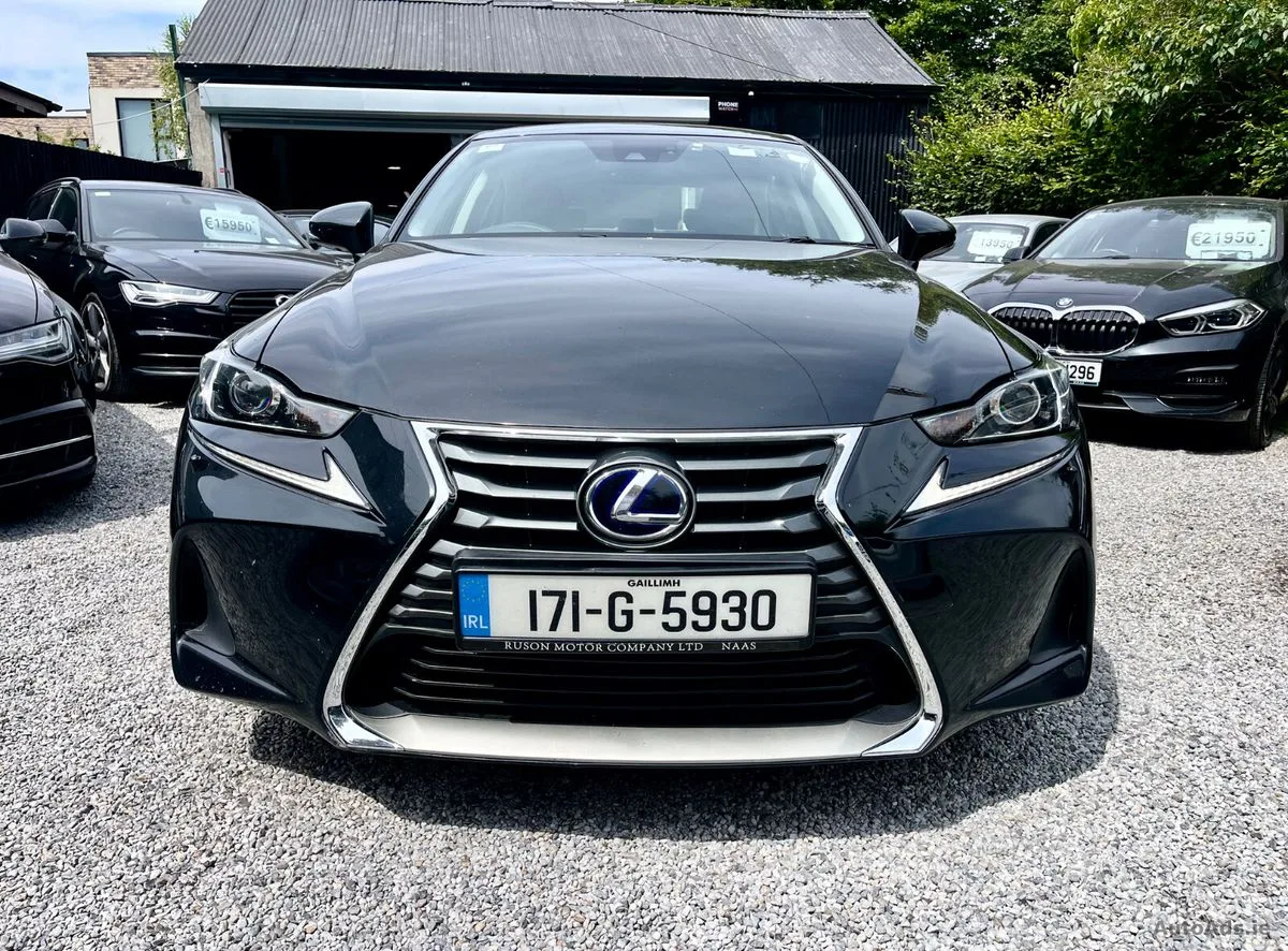 2017 Lexus IS – photo 8