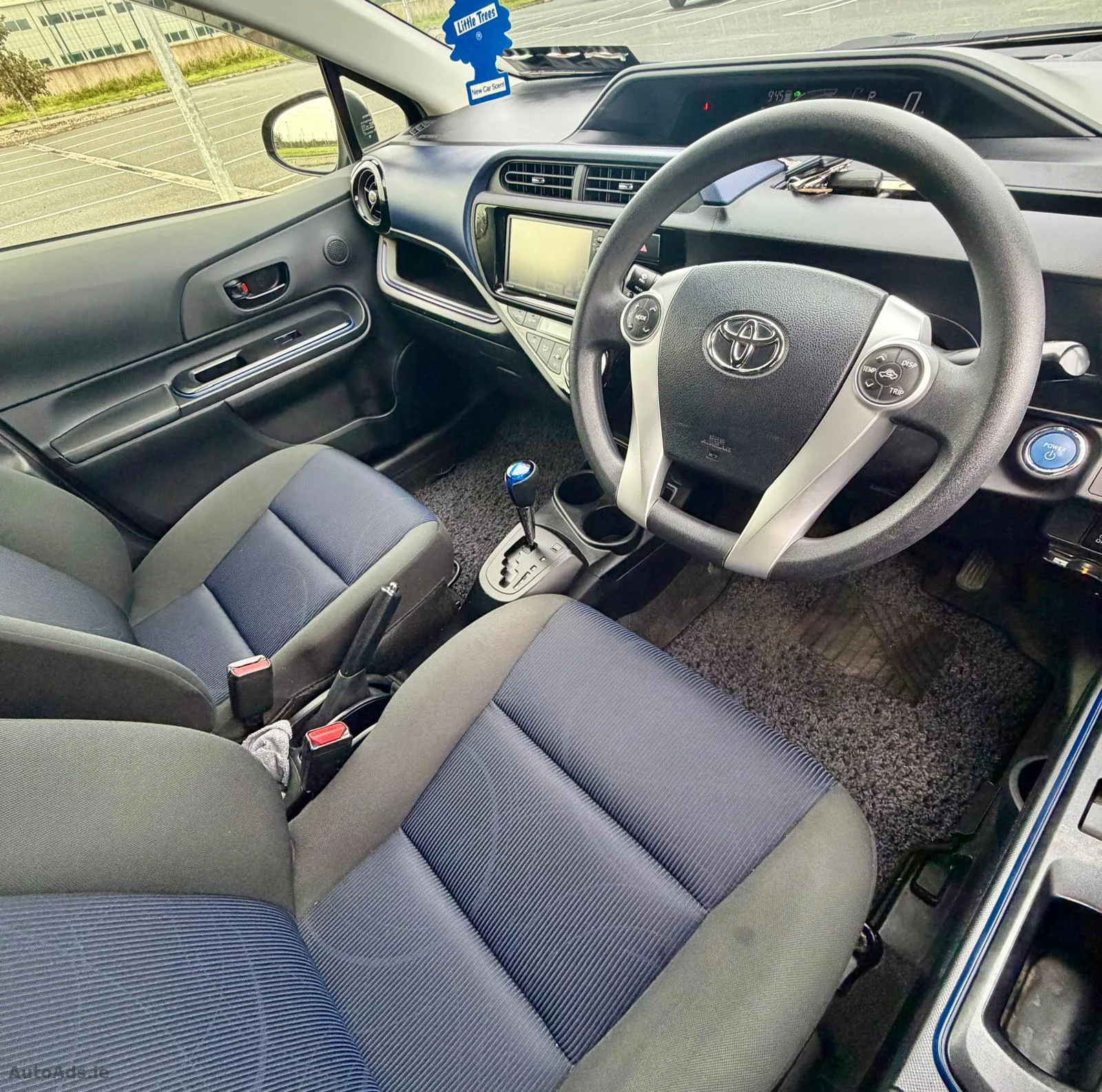 2015 Toyota Aqua – photo 2