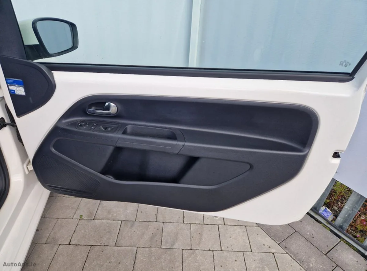 2013 Volkswagen up! – photo 14