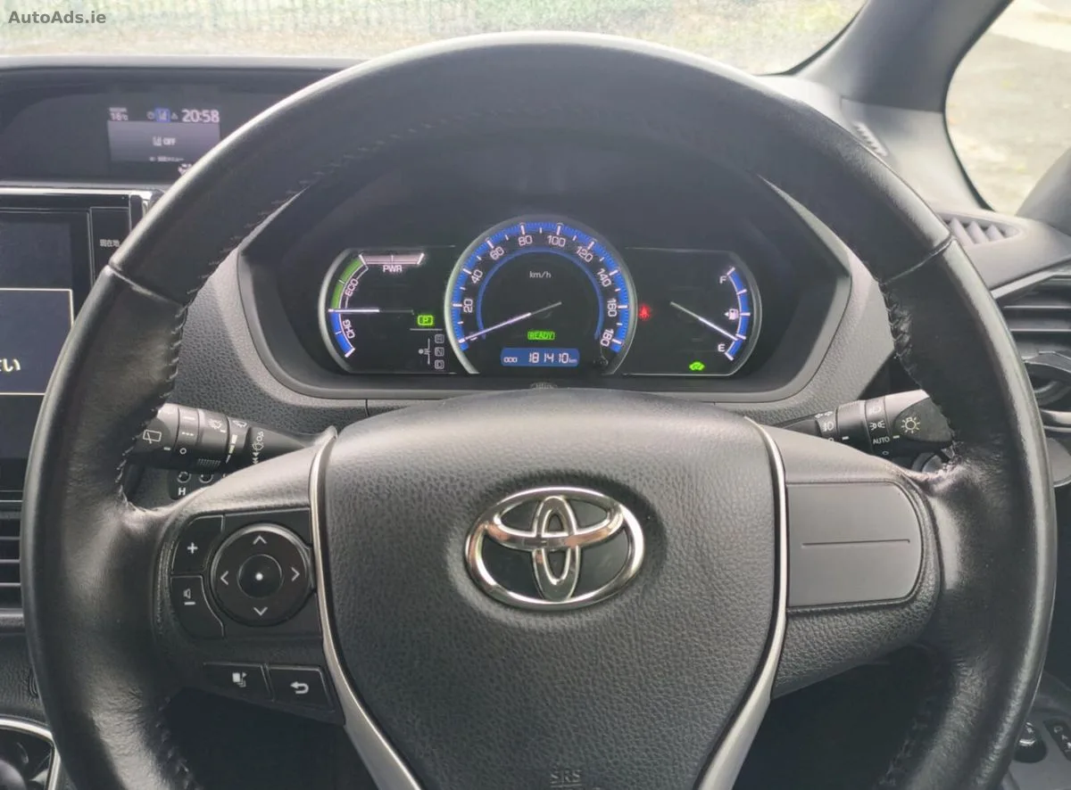 2016 Toyota Voxy – photo 9