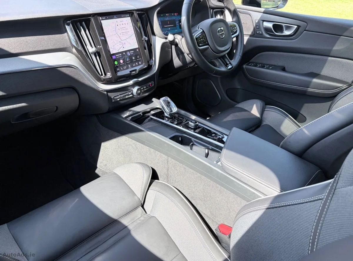2025 Volvo XC60 – photo 14