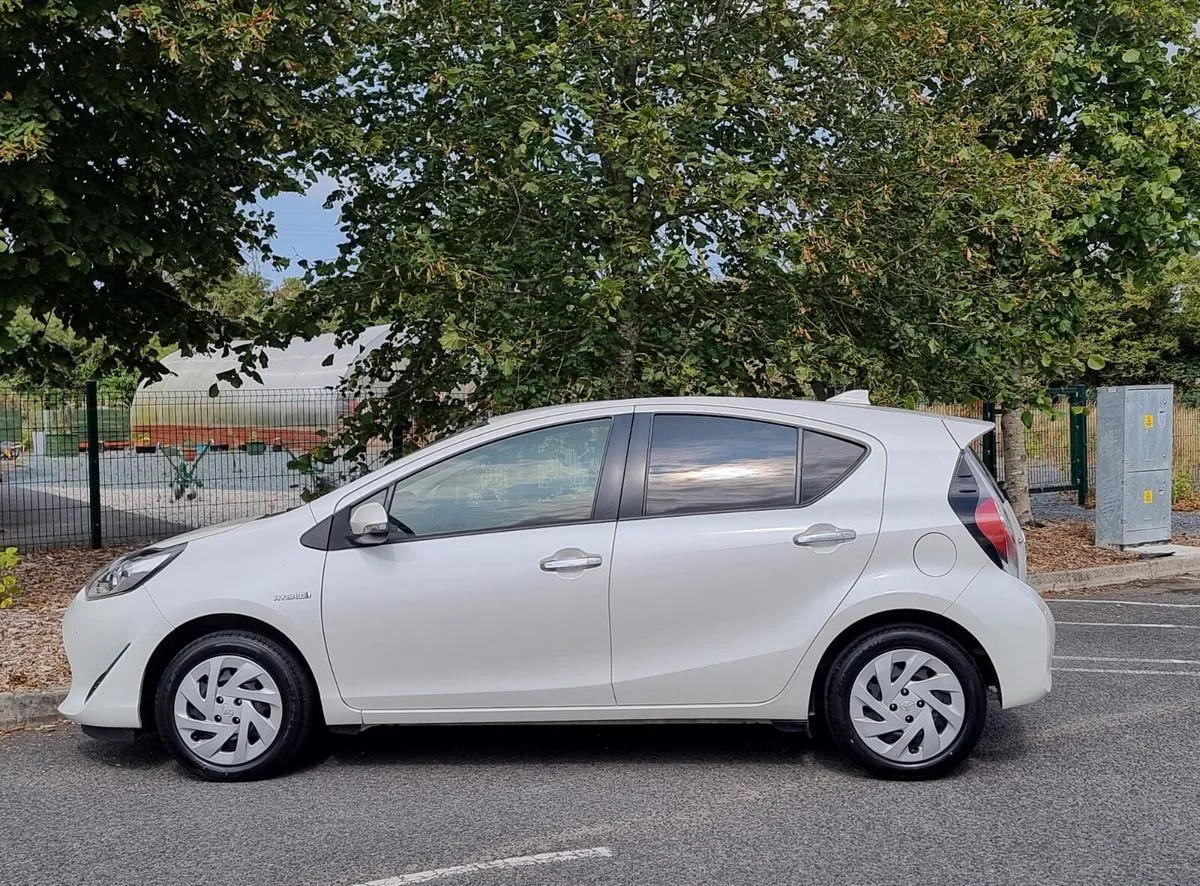 2019 Toyota Aqua – photo 4