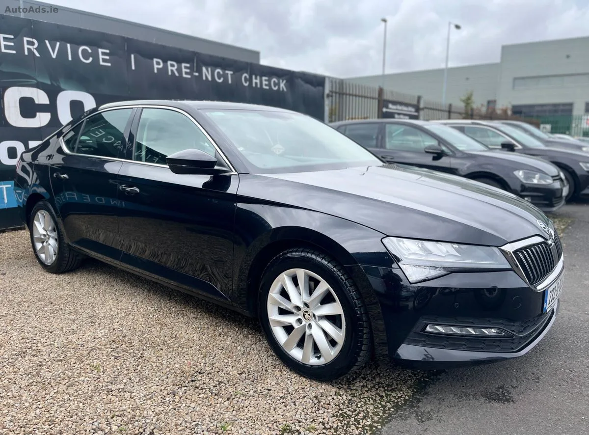 2023 Skoda Superb – photo 2