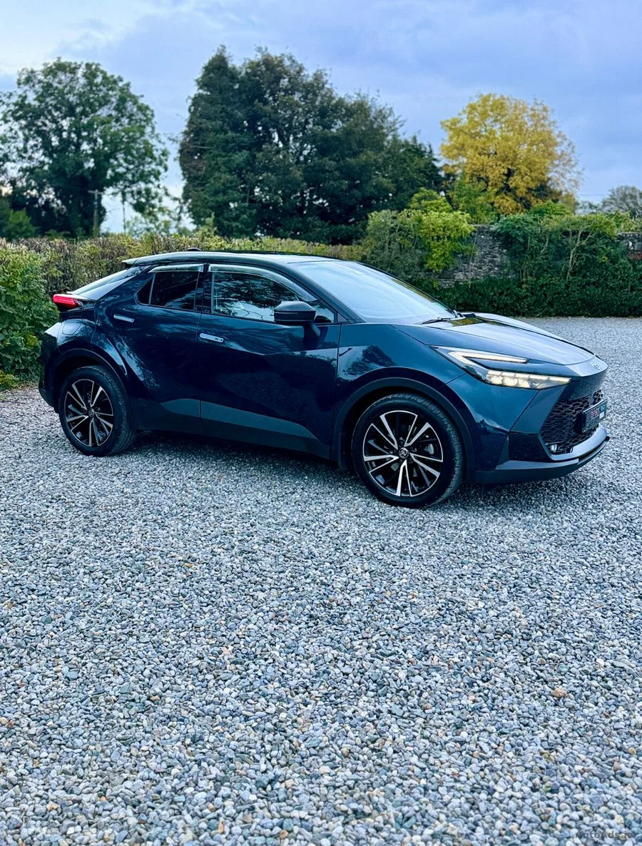 2025 Toyota C-HR – photo 2