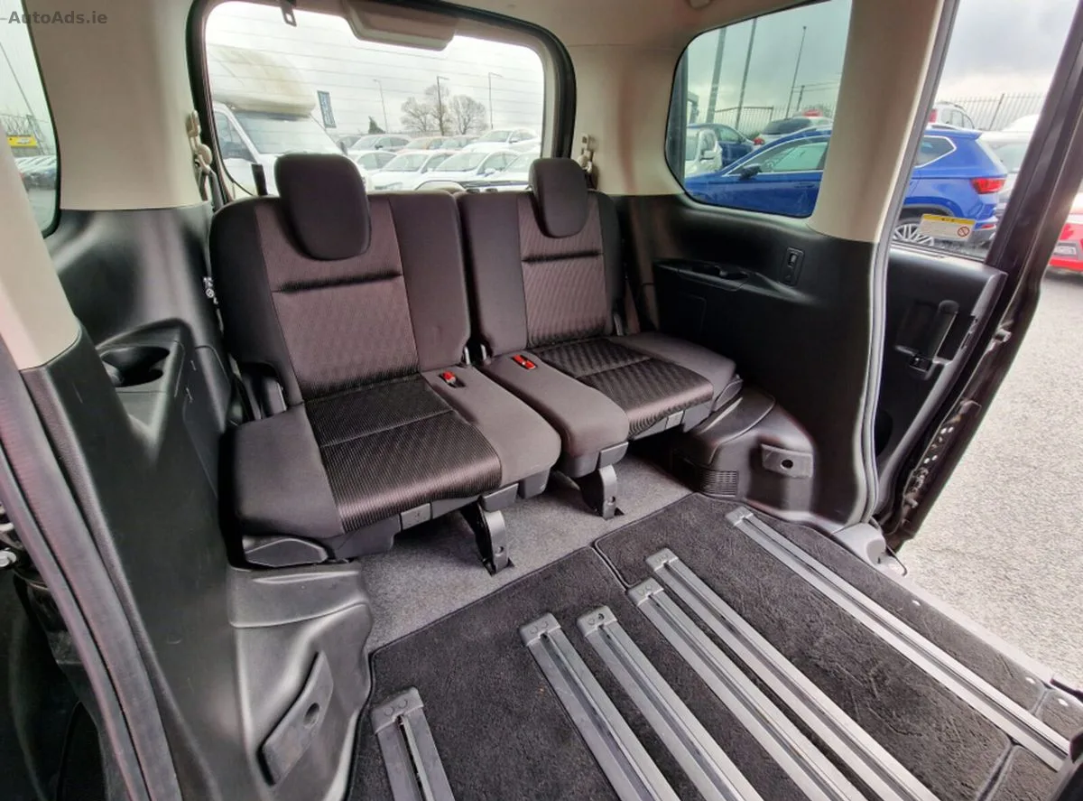 2017 Nissan Serena – photo 14