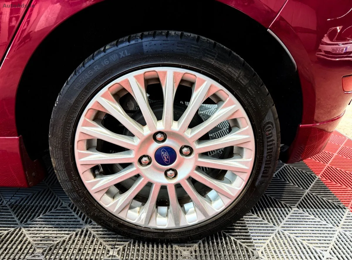 2014 Ford Fiesta – photo 8
