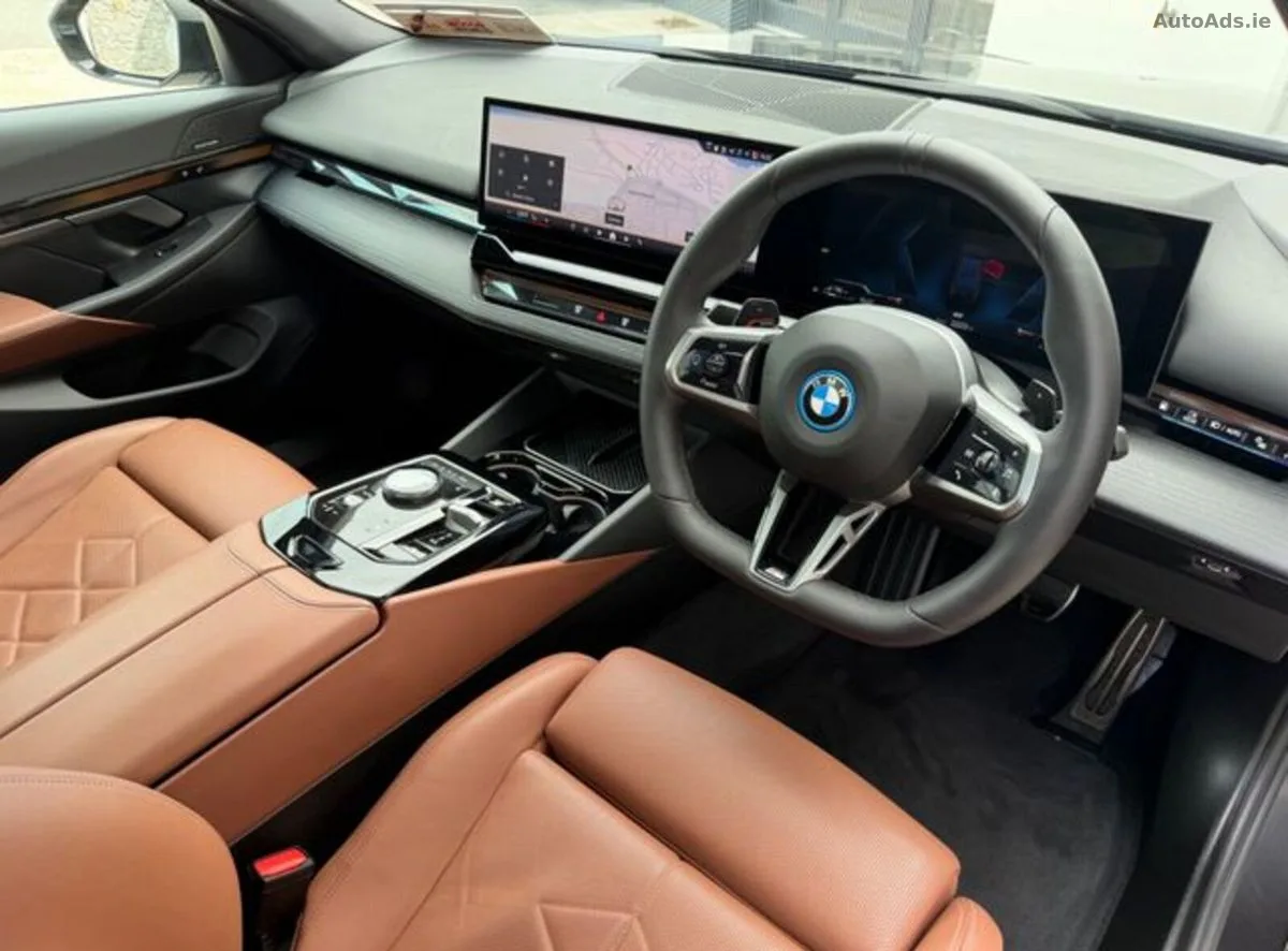 2025 BMW 5-Series – photo 13