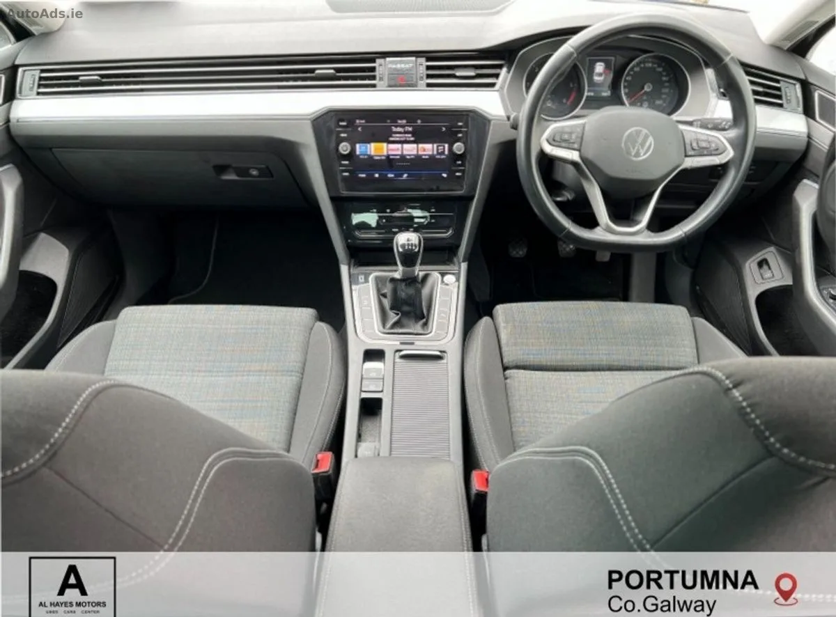 2022 Volkswagen Passat – photo 2