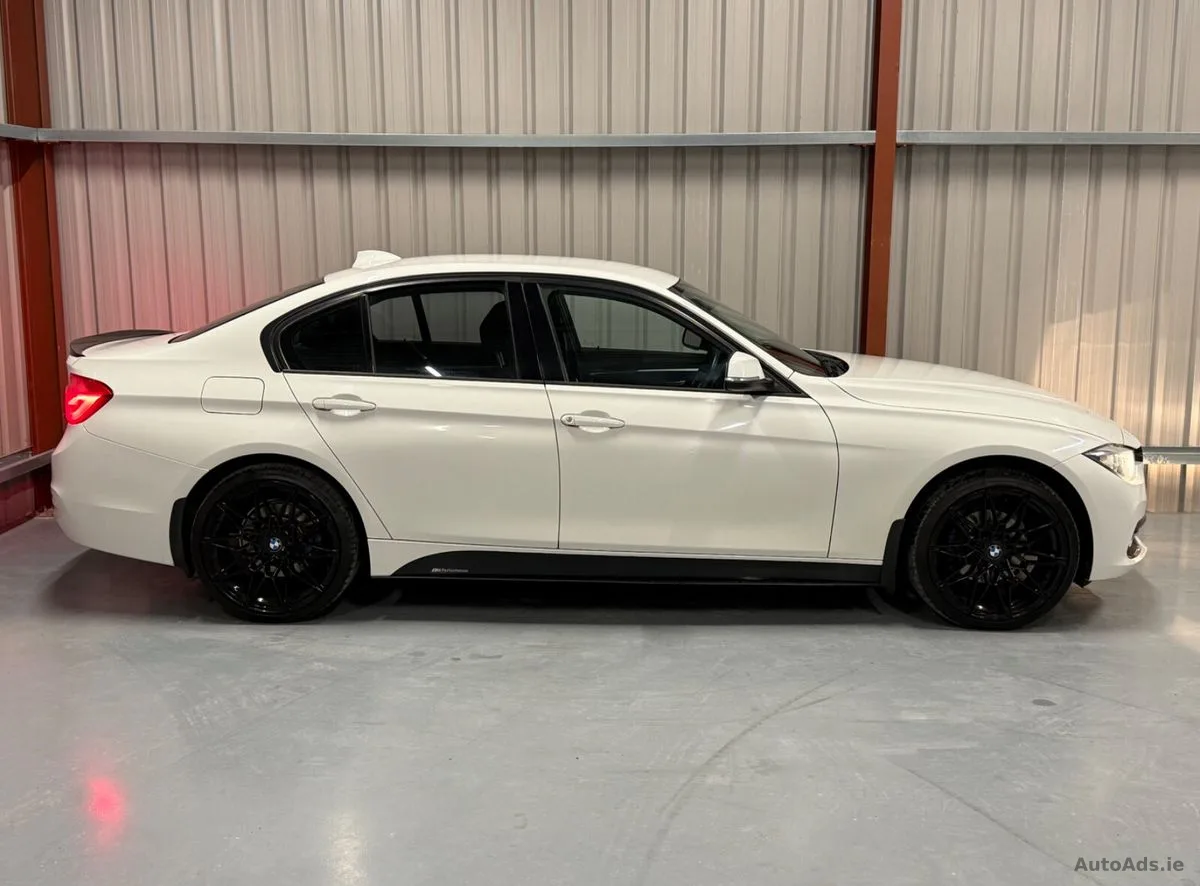 2015 BMW 3-Series – photo 2