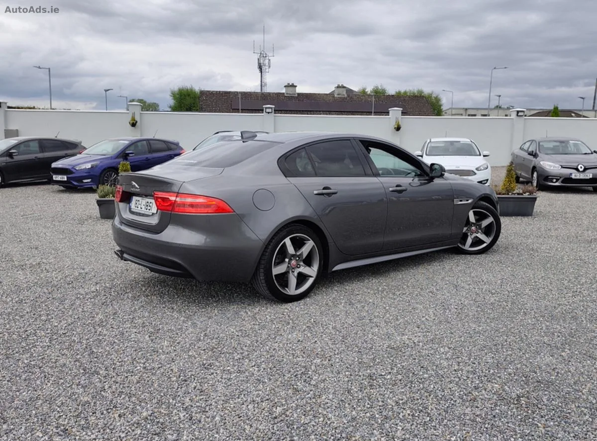 2018 Jaguar XE – photo 2