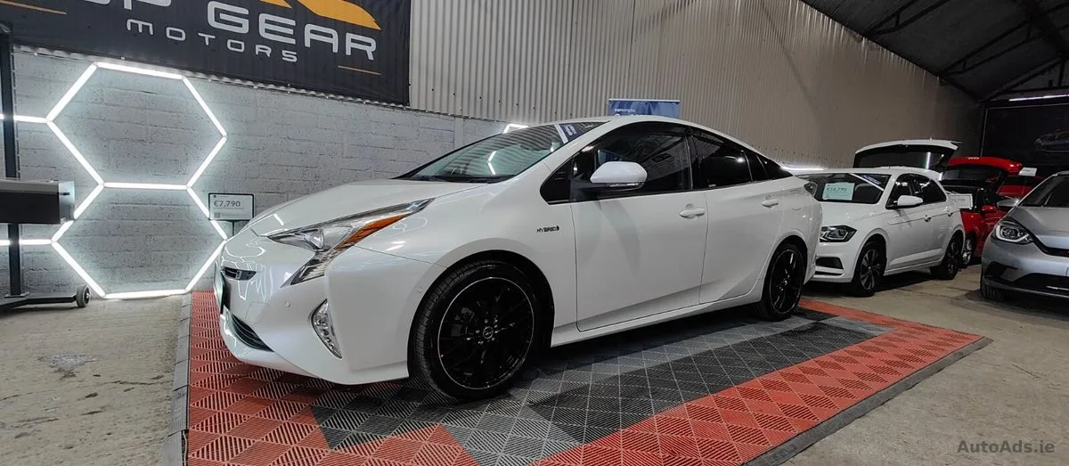 2017 Toyota Prius – photo 1