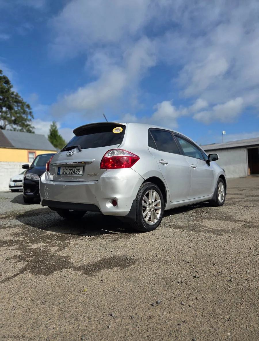 2011 Toyota Auris – photo 4
