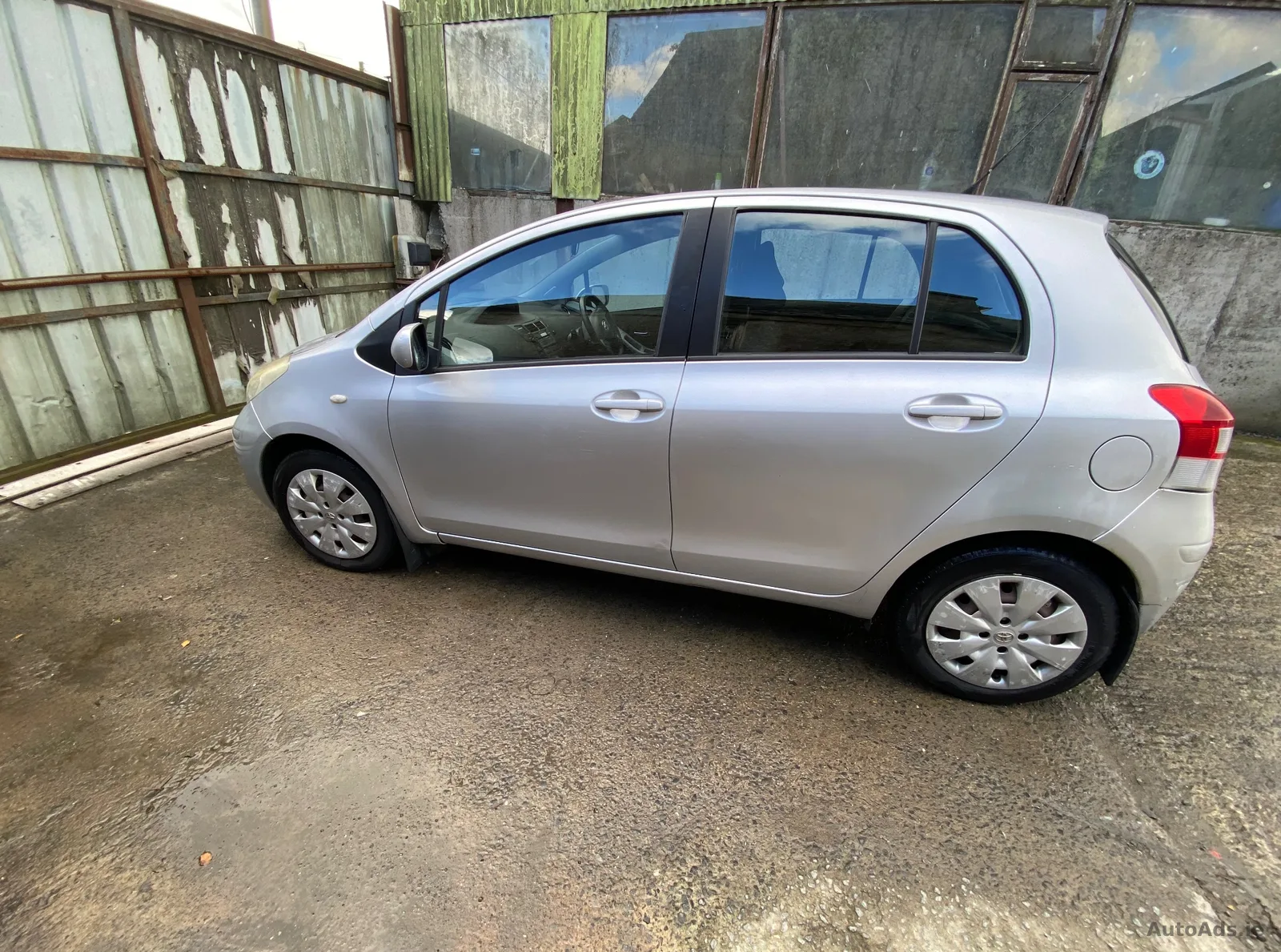 2011 Toyota Yaris – photo 3