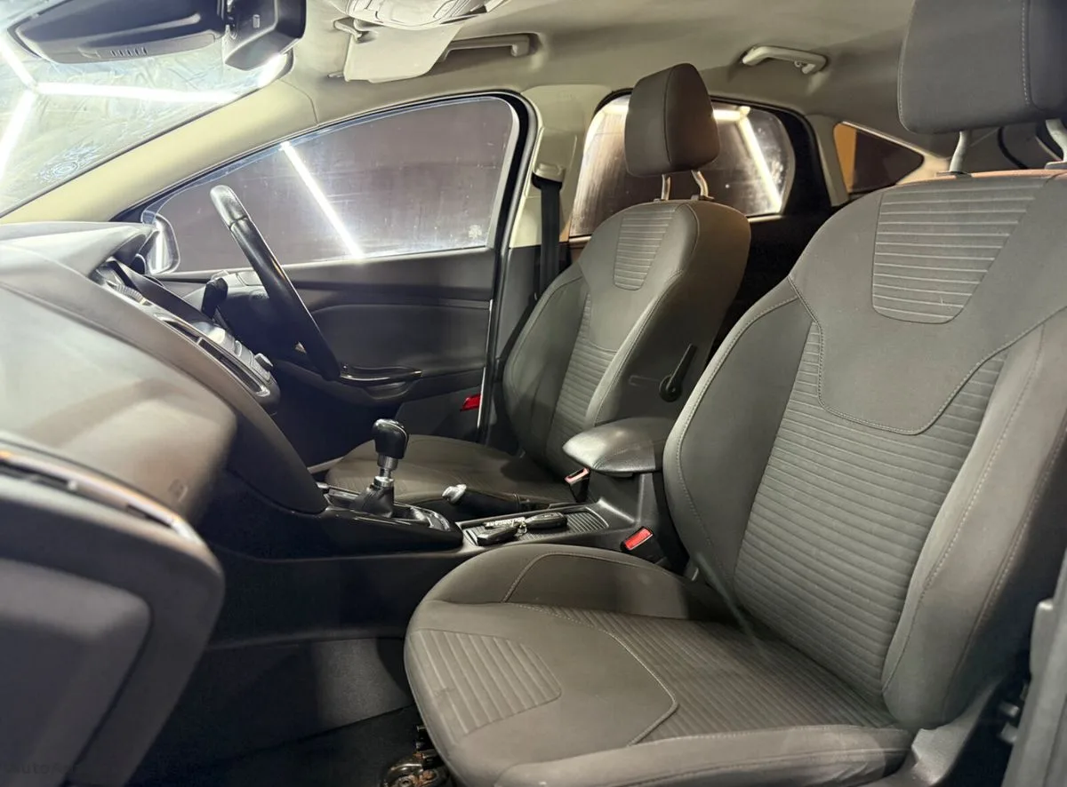 2017 Ford Focus – photo 18
