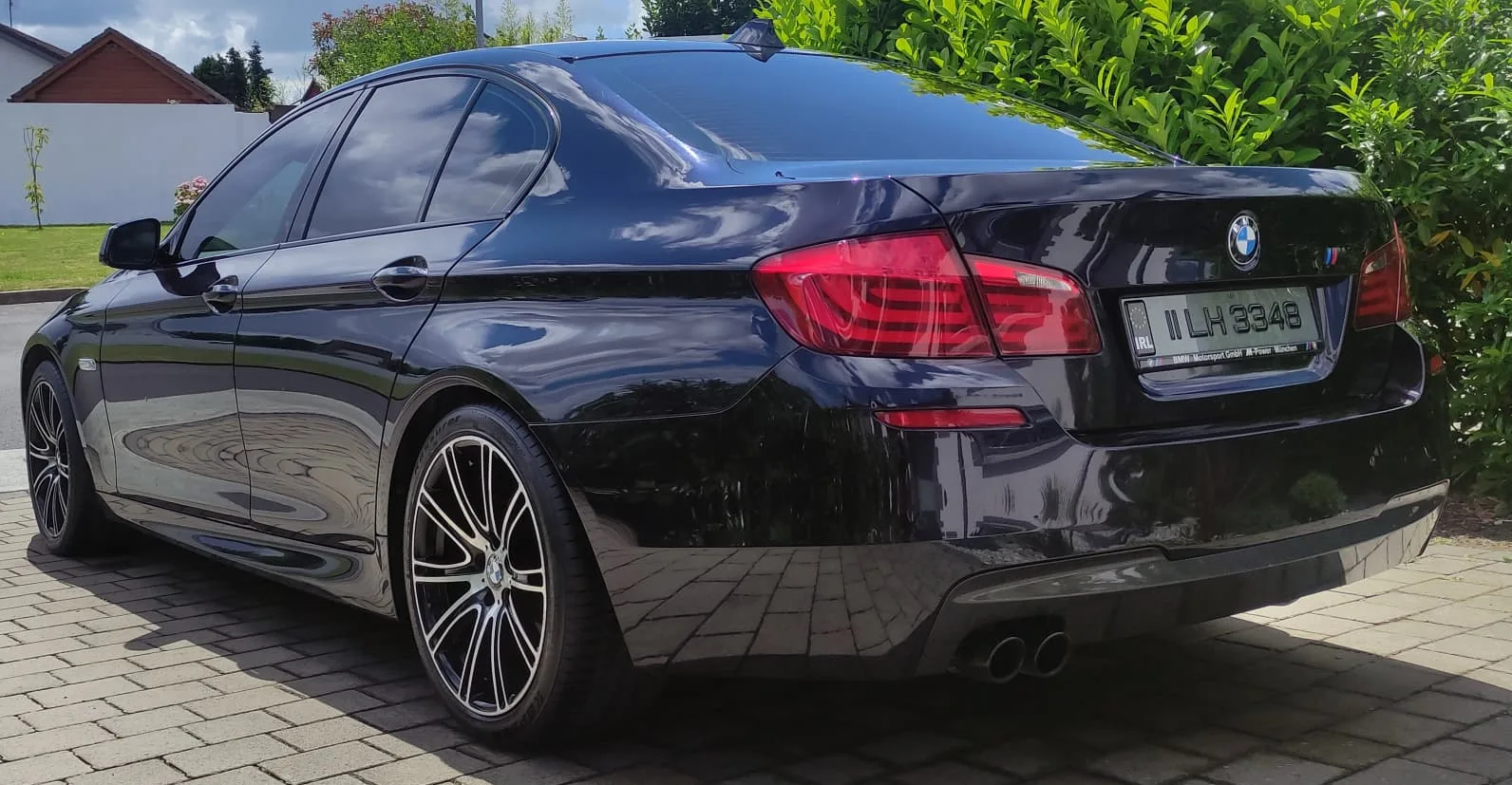 2011 BMW 5 Series – photo 2