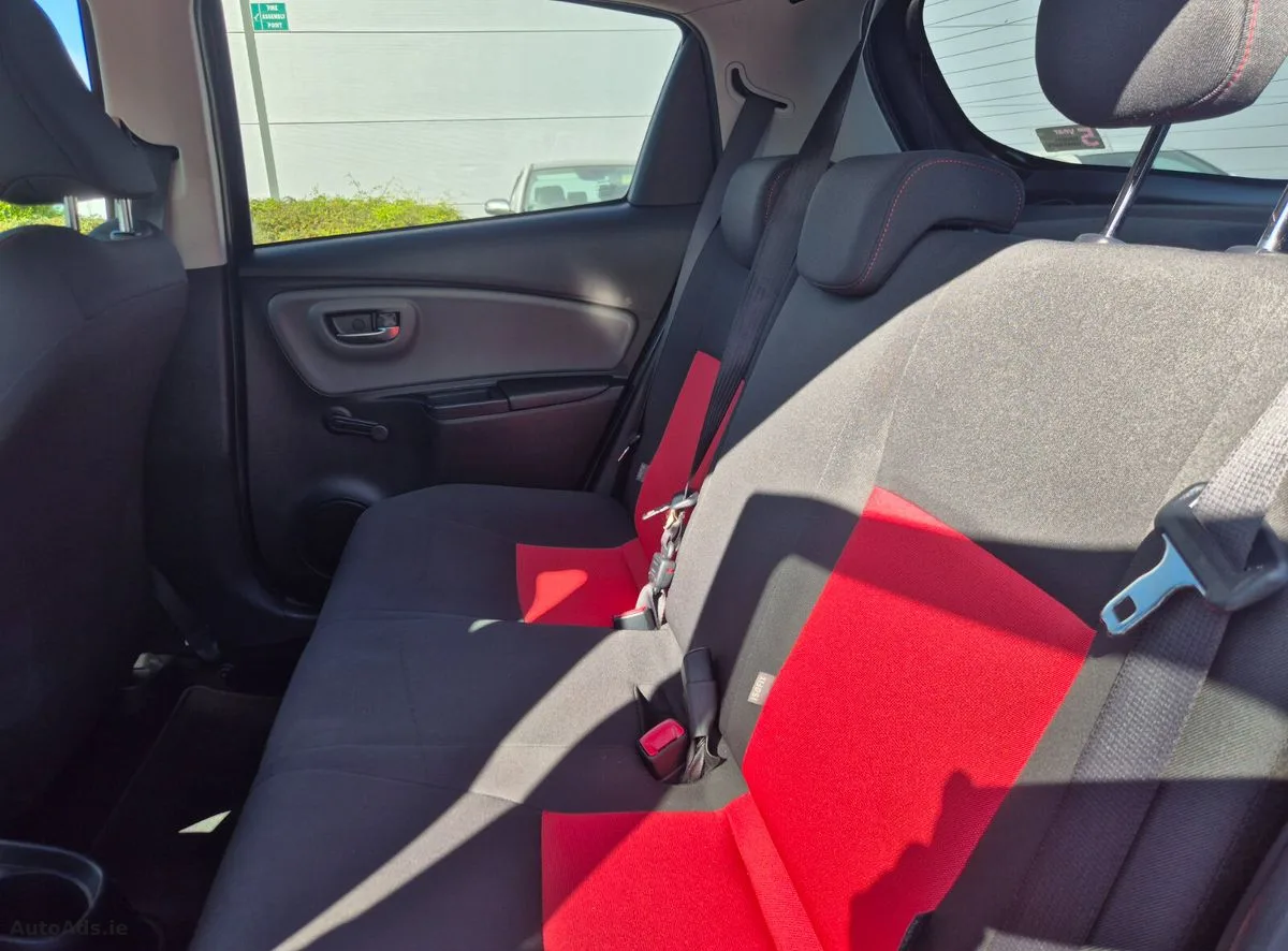 2014 Toyota Yaris – photo 12