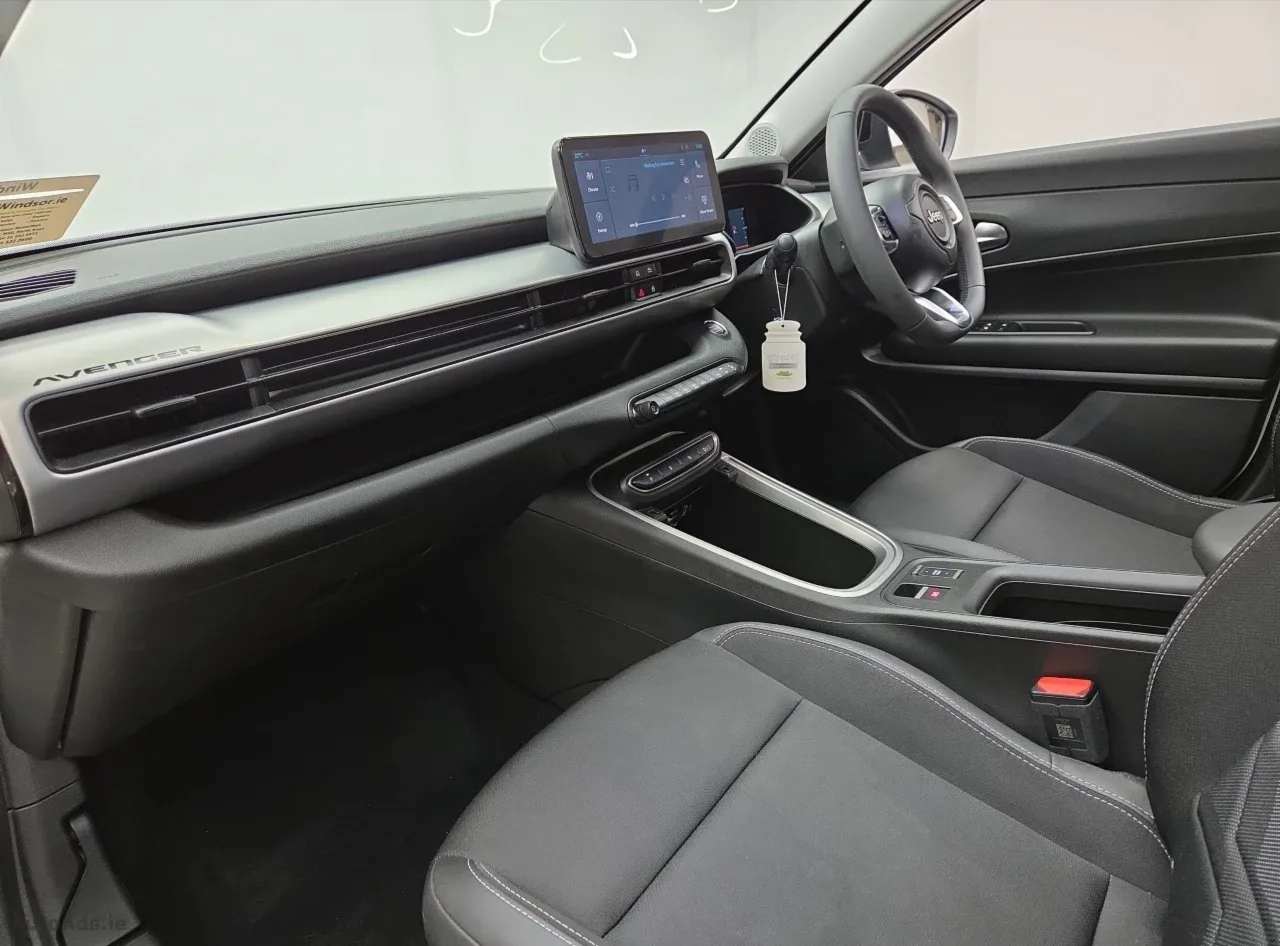 2025 Jeep Avenger – photo 4