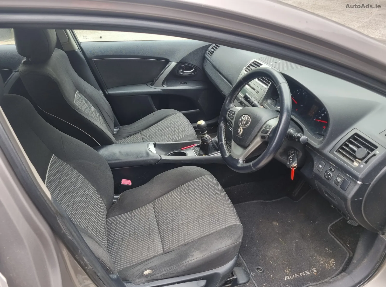 2015 Toyota Avensis – photo 2