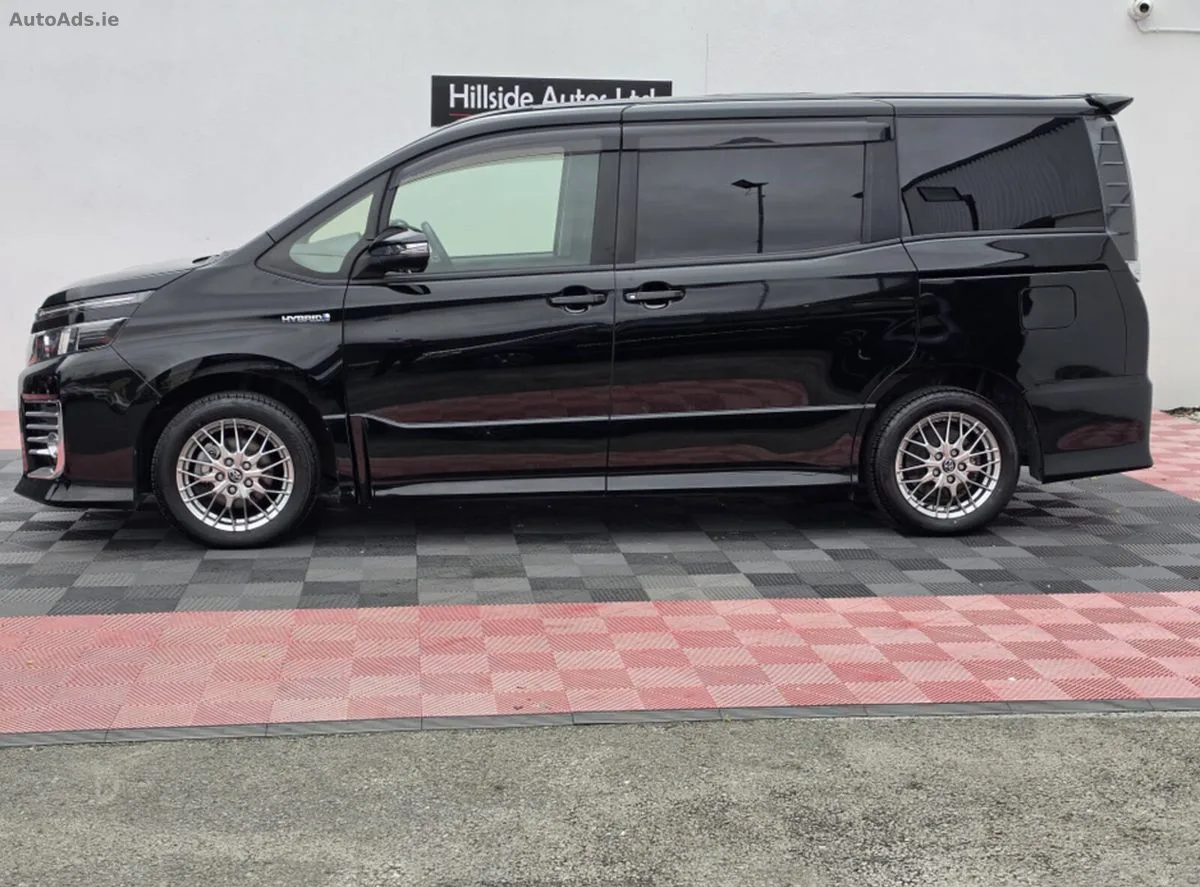 2016 Toyota Voxy – photo 10