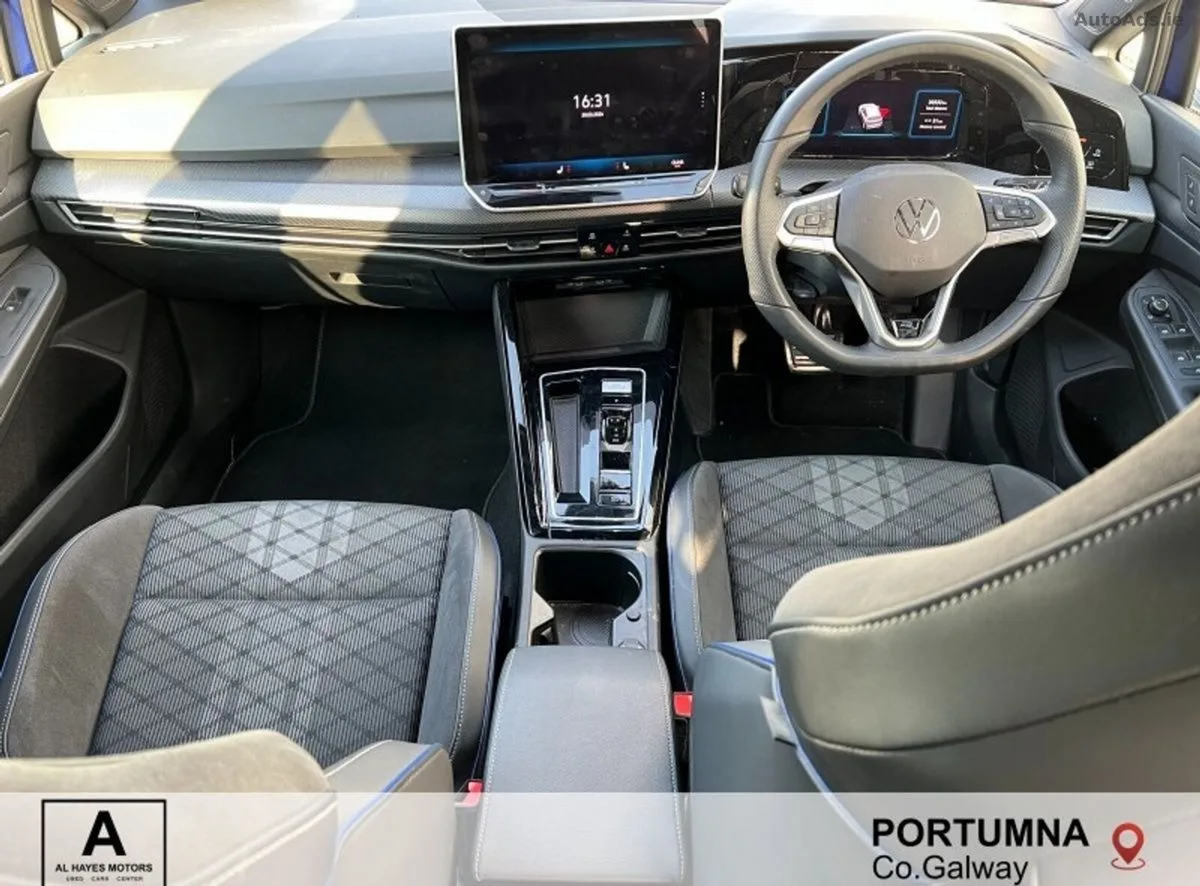 2025 Volkswagen Golf – photo 2