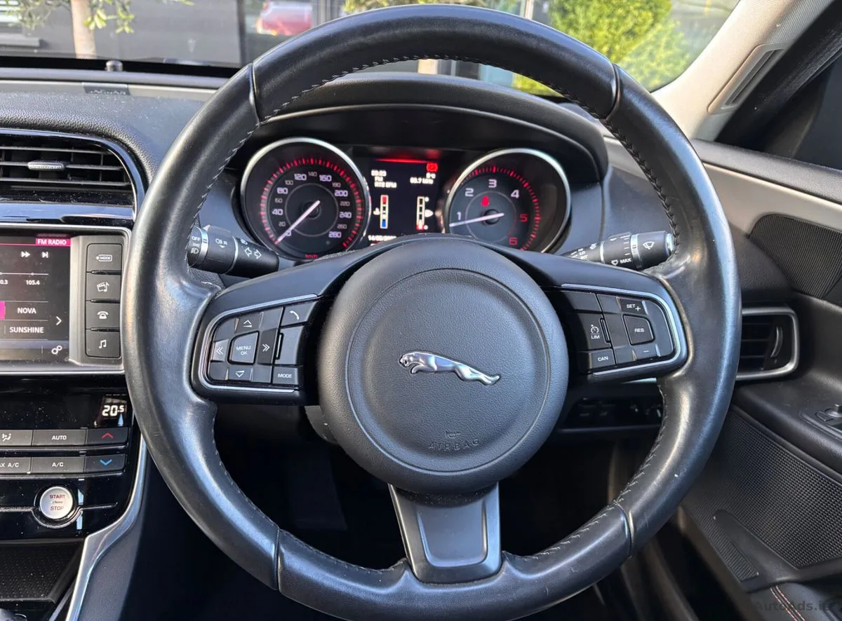 2016 Jaguar XE – photo 15