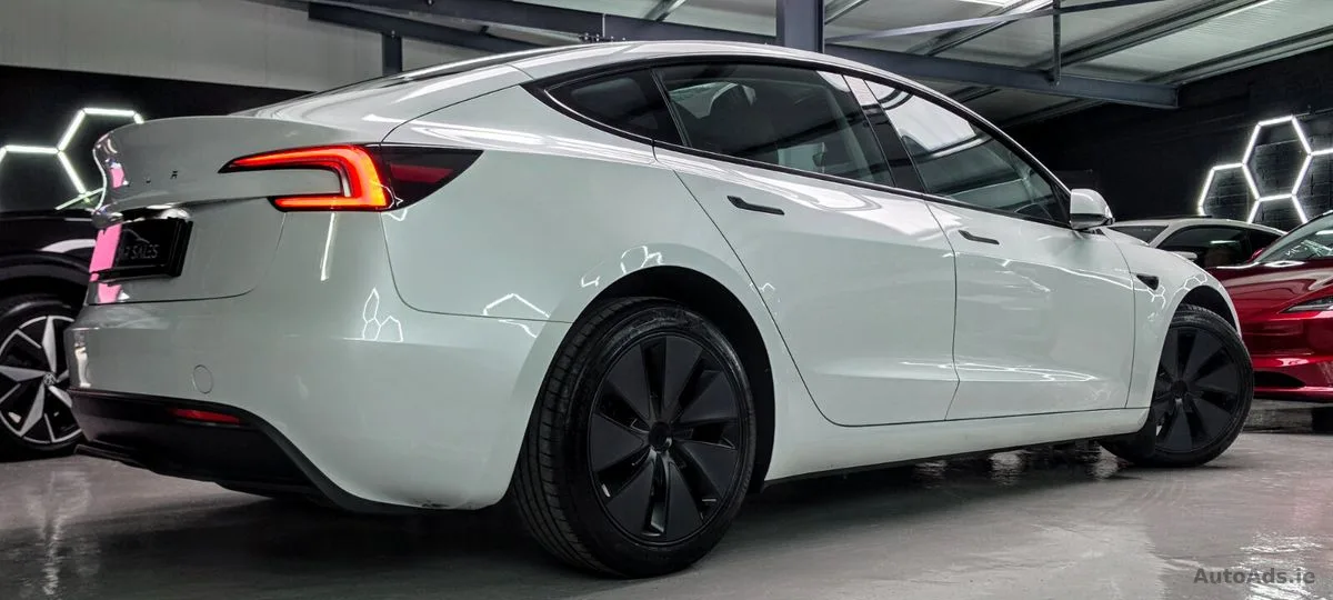 2025 Tesla Model 3 – photo 15
