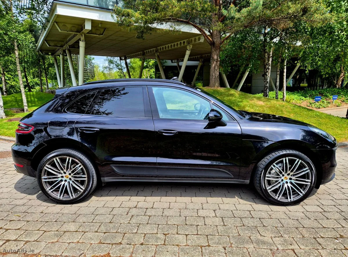 2018 Porsche Macan – photo 2