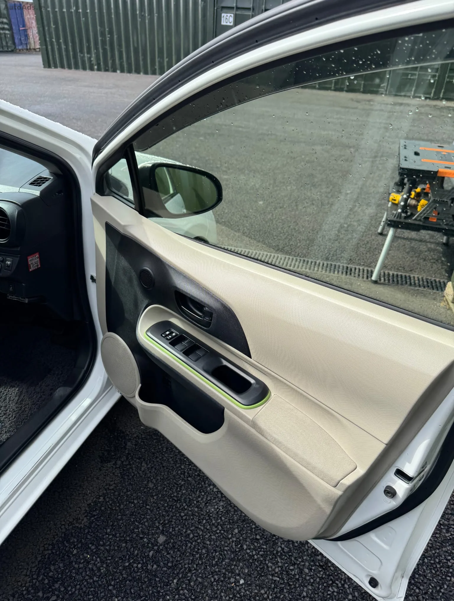 2012 Toyota Aqua – photo 8