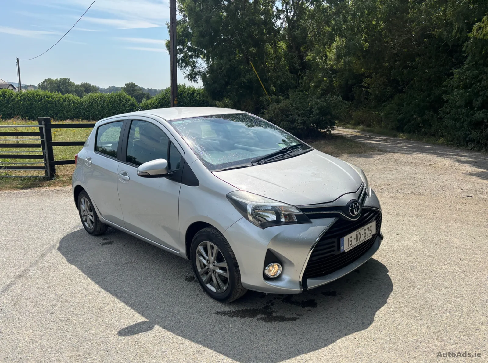 2016 Toyota Yaris – photo 1
