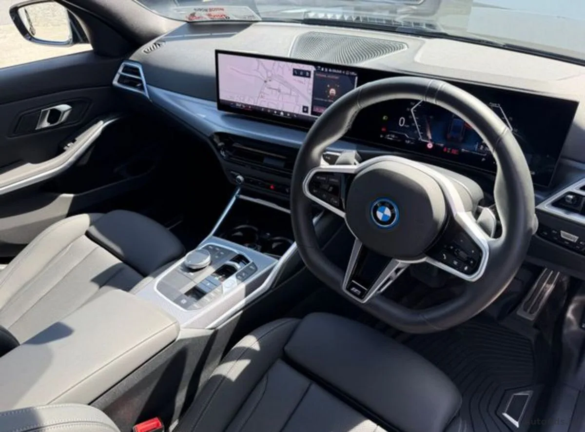2025 BMW 3-Series – photo 15
