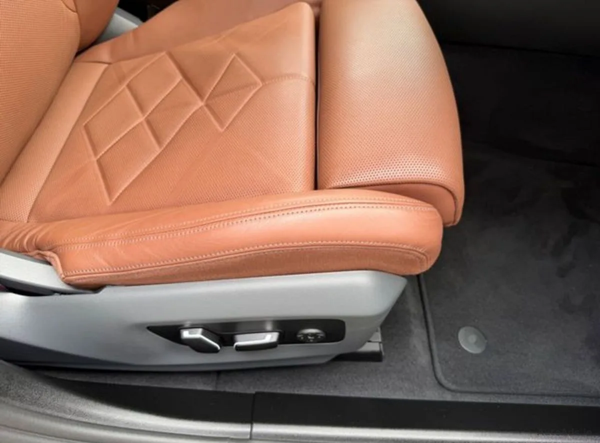 2025 BMW 5-Series – photo 14