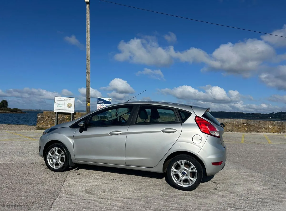 2013 Ford Fiesta – photo 2