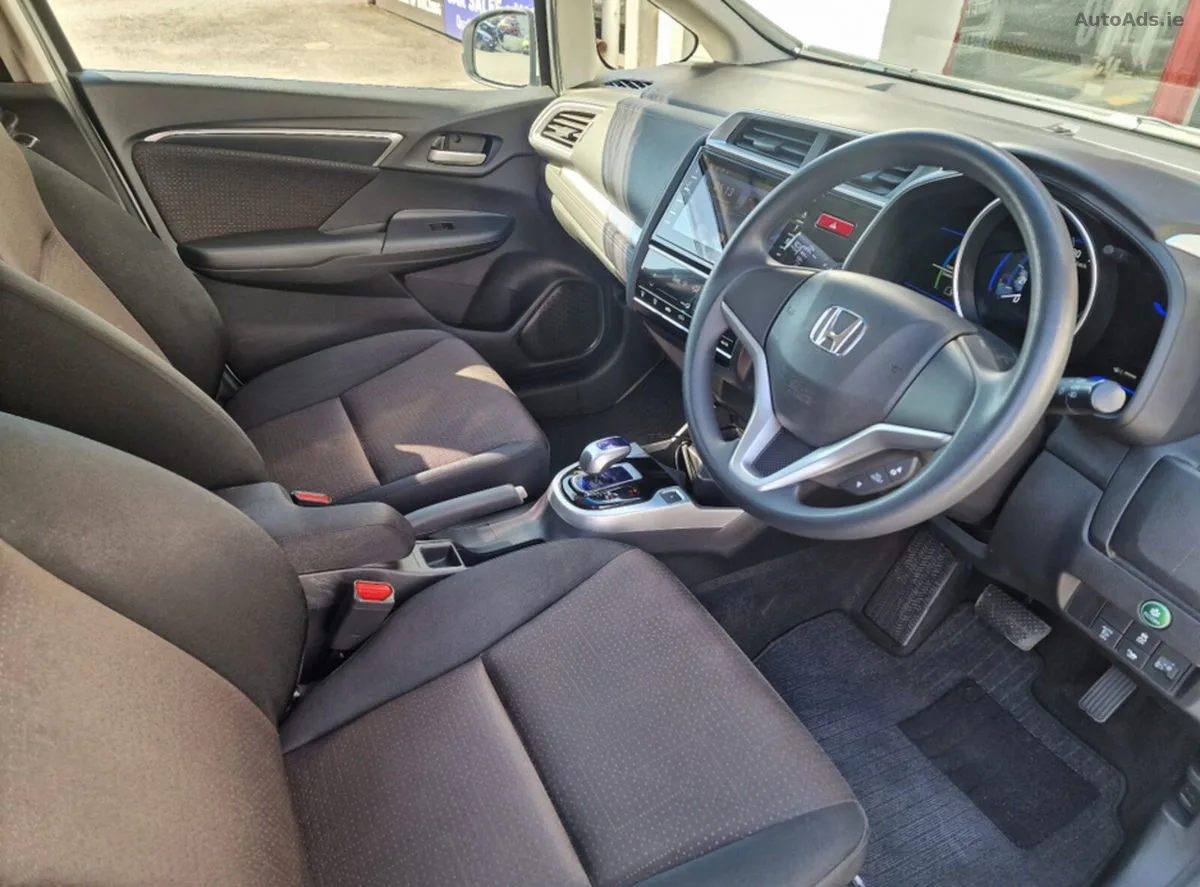 2016 Honda Fit – photo 15