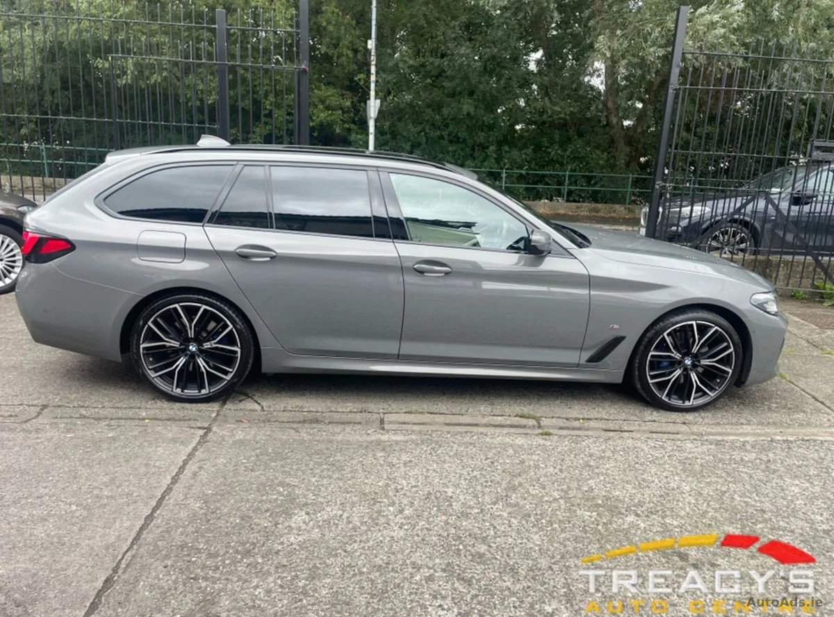 2022 BMW 5-Series – photo 2