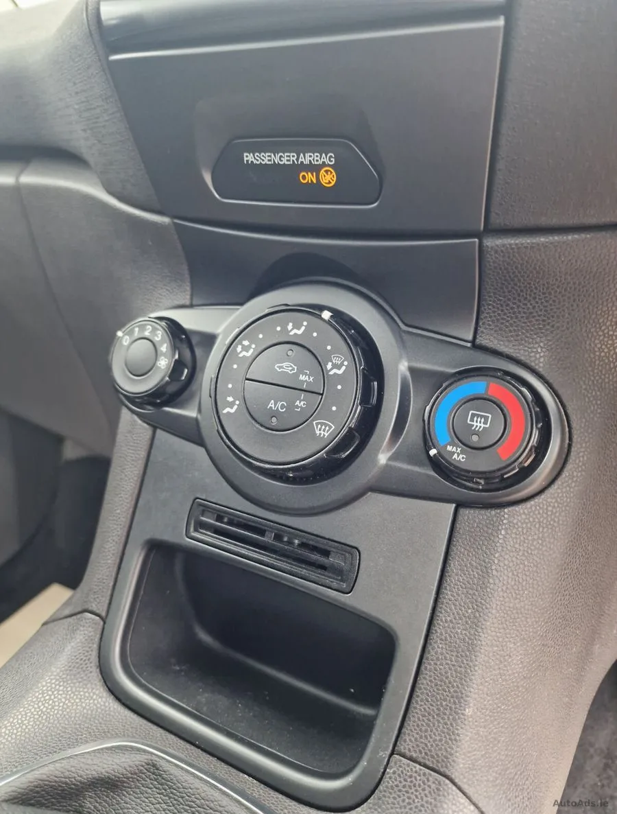 2014 Ford Fiesta – photo 13
