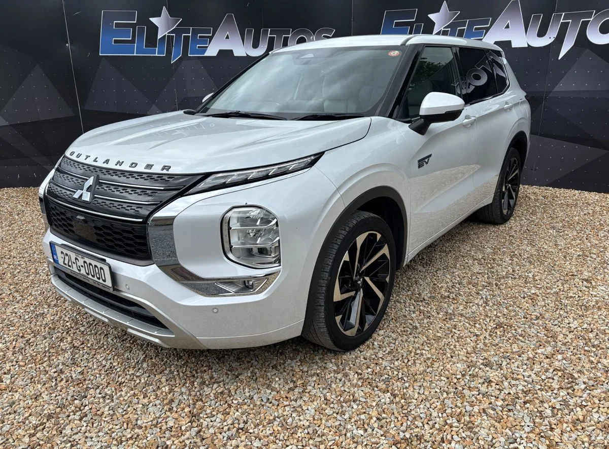 2022 Mitsubishi Outlander – photo 2